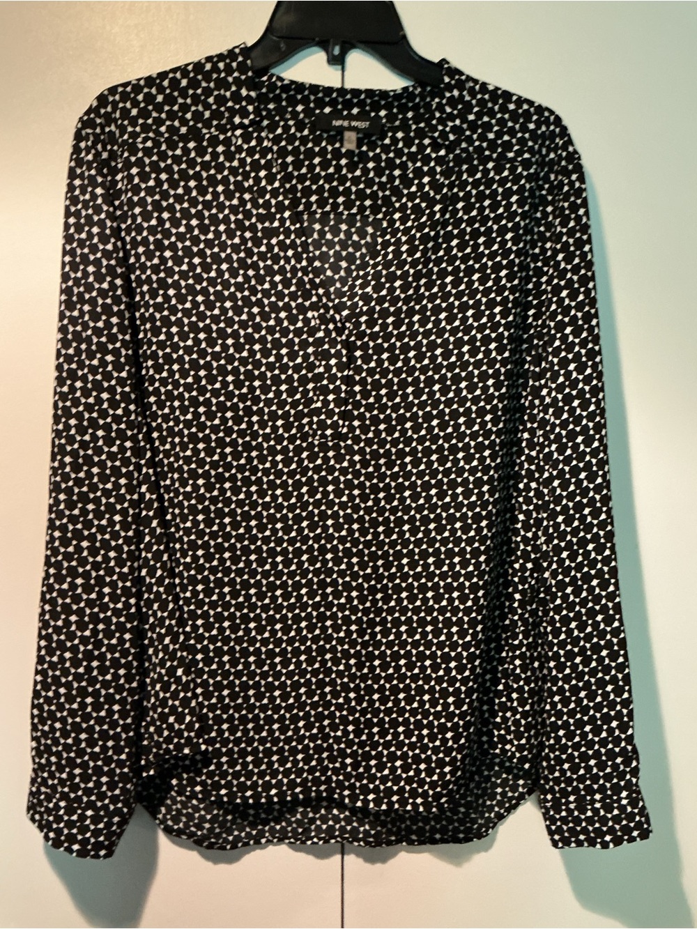 Nine West Black and White Printed V-Neck Blouse